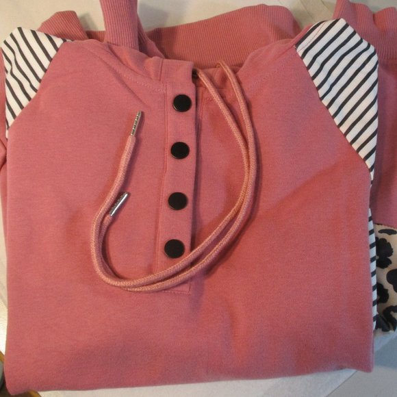 New NWOT Ladies Soft  Pink Pullover Sweatshirt with Hood Snap Close - Picture 8 of 9